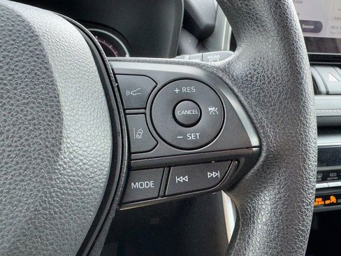 Used 2025 Toyota RAV4 XLE image 18