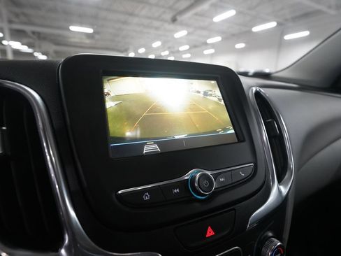 Used 2019 Chevrolet Equinox LS FWD image 19