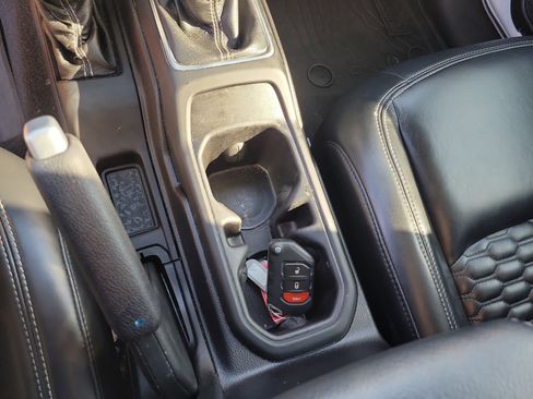 Used 2021 Jeep Gladiator Overland AWD/4WD image 25