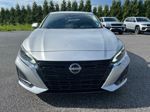 Used 2023 Nissan Altima 2.5 SV w/ SV Premium Package FWD image 9