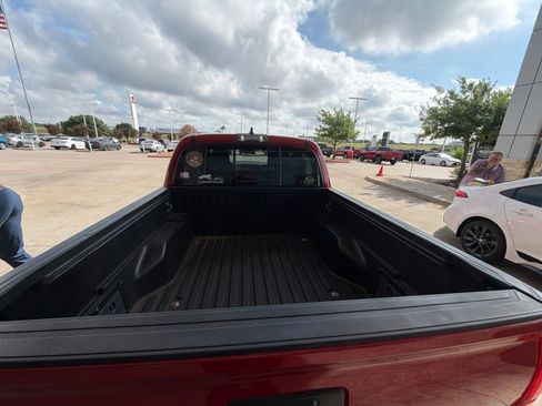Used 2017 Toyota Tacoma TRD Off-Road w/ Tow Package (A/T) AWD/4WD image 7
