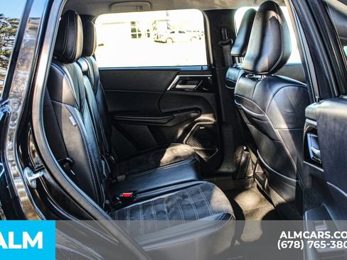 Used 2025 Mitsubishi Outlander SE image 21