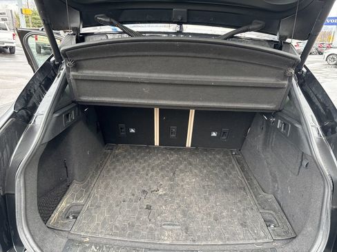 Used 2019 Jaguar F-PACE Premium image 39