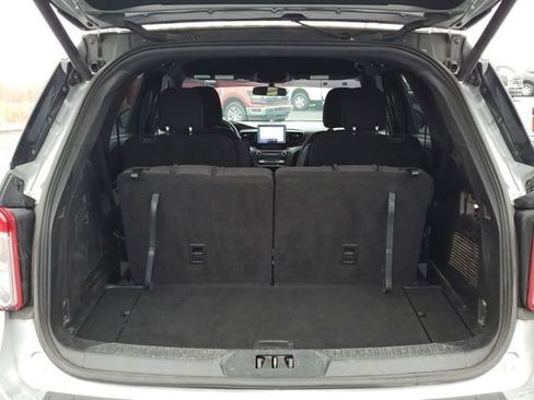 Used 2020 Ford Explorer XLT image 8