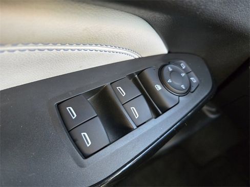 Used 2025 Chevrolet Trax LT image 28