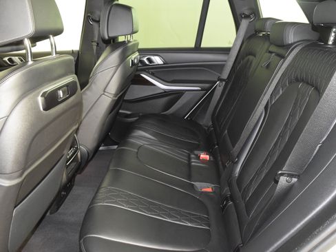 Used 2025 BMW X5 xDrive50e image 33