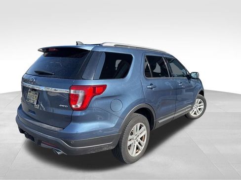 Used 2018 Ford Explorer XLT image 3