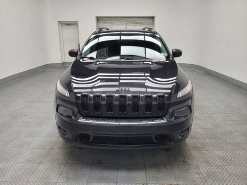 Used 2016 Jeep Cherokee Sport image 15