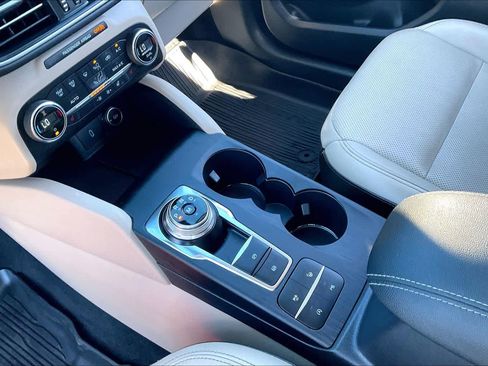 Used 2020 Ford Escape Titanium image 16