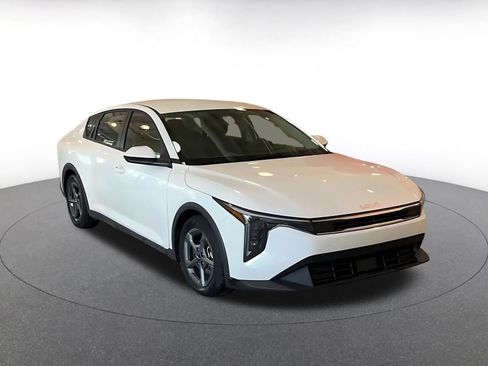 Used 2025 Kia K4 LXS image 3