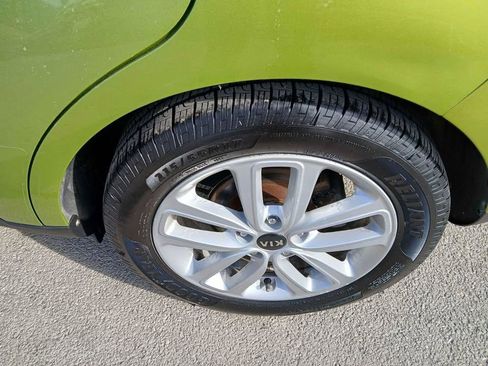 Used 2017 Kia Soul + image 10