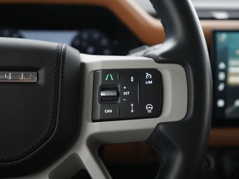 Used 2023 Land Rover Defender 130 First Edition image 27