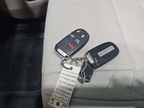 Used 2017 Jeep Grand Cherokee Summit image 11