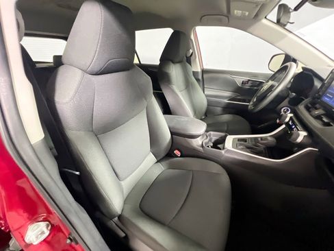 Used 2021 Toyota RAV4 LE AWD/4WD image 30