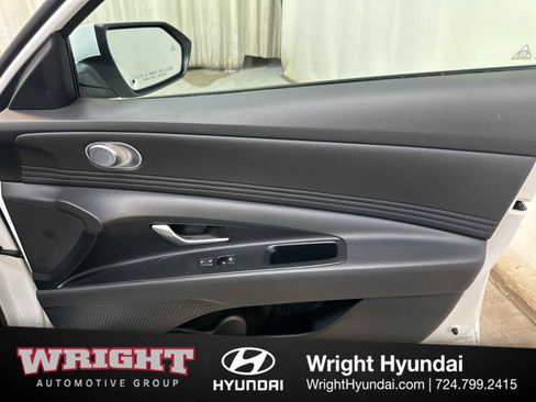 Certified 2025 Hyundai Elantra SEL FWD image 17