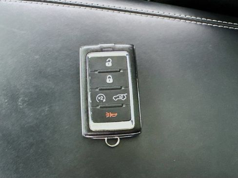 Used 2023 Jeep Grand Cherokee Overland w/ Advanced Protech Group III AWD/4WD image 34