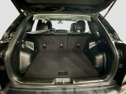 Used 2019 Jeep Cherokee Latitude Plus image 25