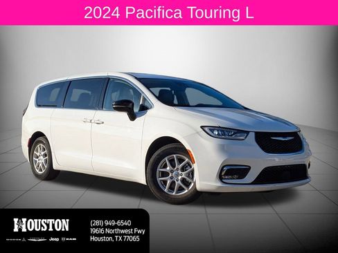 Used 2024 Chrysler Pacifica Touring-L image 1