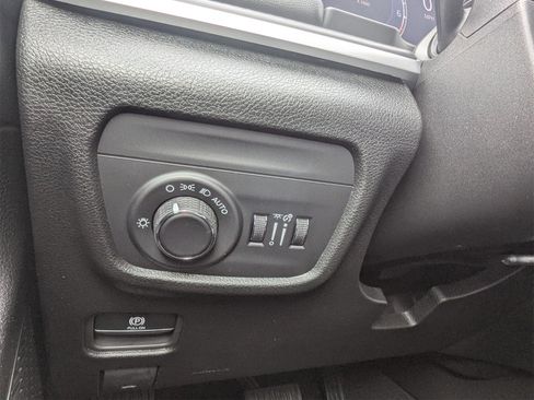 New 2025 Jeep Grand Cherokee Altitude image 22