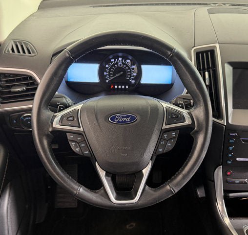 Used 2016 Ford Edge Titanium w/ Technology Package FWD image 10