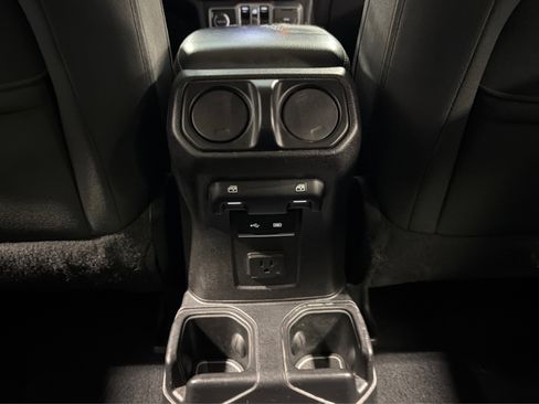 Used 2019 Jeep Wrangler Unlimited Sahara AWD/4WD image 36