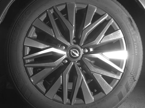 Used 2025 Nissan Altima 2.5 SV FWD image 14
