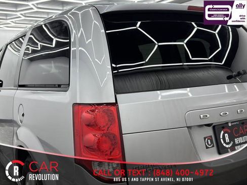 Used 2019 Dodge Grand Caravan SE w/ UConnect Hands-Free Group image 47