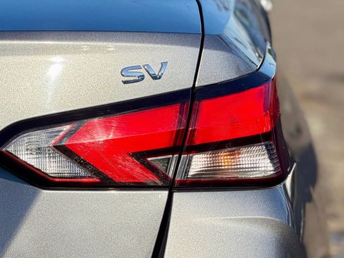 Used 2020 Nissan Versa SV image 5