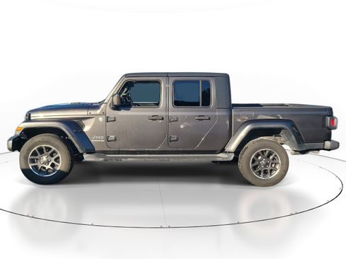 Used 2020 Jeep Gladiator Overland image 3