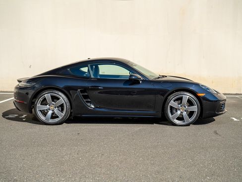 Used 2025 Porsche 718 Cayman image 8
