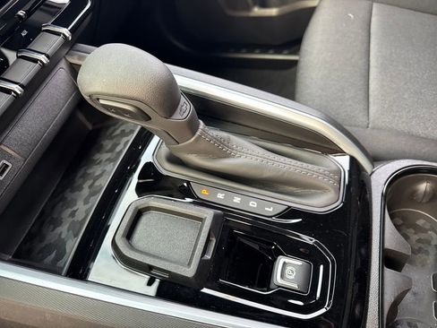 New 2026 Chevrolet Colorado W/T image 18