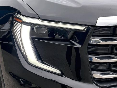 Used 2025 GMC Acadia Elevation image 27