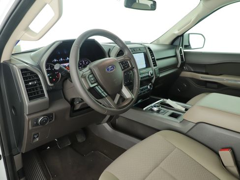 Used 2020 Ford Expedition XLT image 5