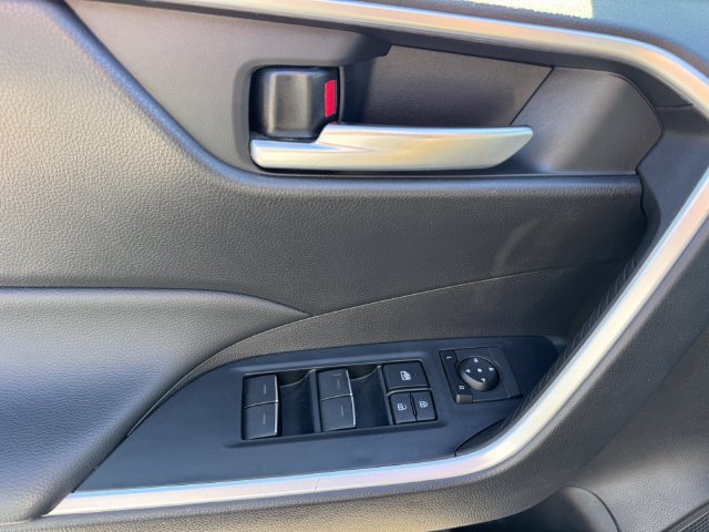 Used 2025 Toyota RAV4 XLE FWD image 18