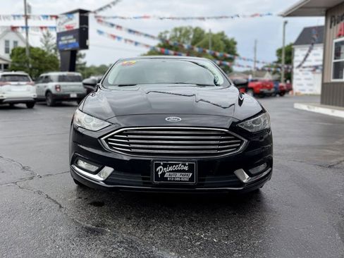 Used 2017 Ford Fusion SE w/ Equipment Group 201A FWD image 3