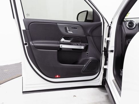 Certified 2025 Mercedes-Benz GLB 250 4MATIC image 5