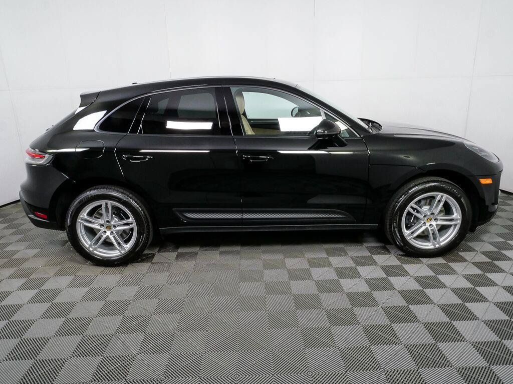 Certified 2026 Porsche Macan AWD/4WD image 28