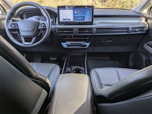 Used 2024 Lincoln Corsair AWD image 23