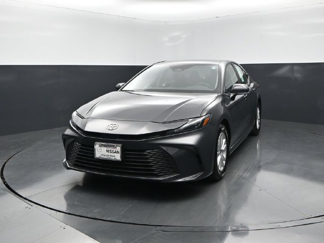 Used 2025 Toyota Camry LE FWD image 4