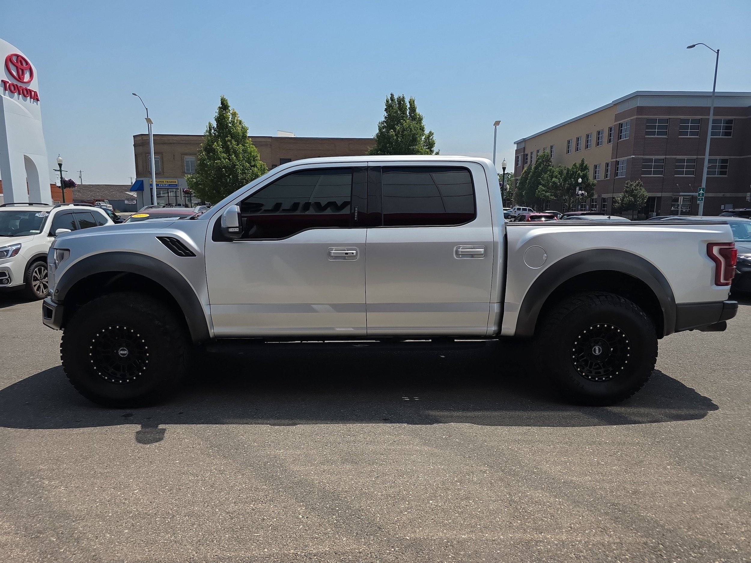 Used 2018 Ford F150 Raptor w/ Equipment Group 802A Luxury AWD/4WD image 5