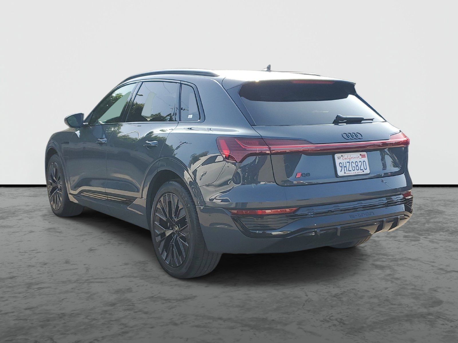 Used 2024 Audi Q8 e-tron Premium Plus w/ Prestige Package AWD/4WD image 3