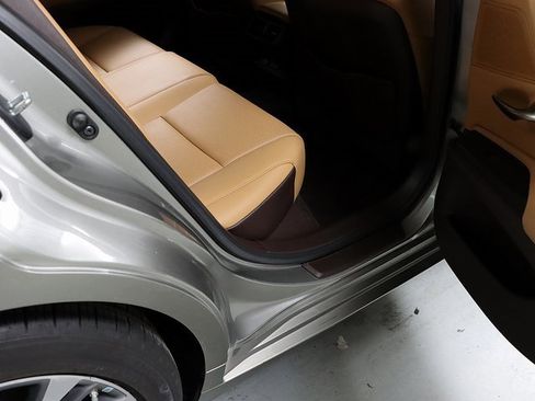 Used 2020 Lexus ES 350 w/ Premium Package image 29