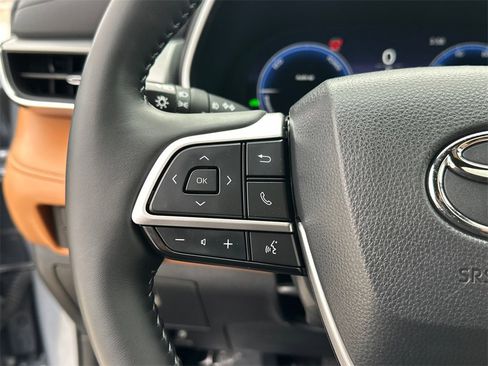 Used 2023 Toyota Highlander Platinum image 27
