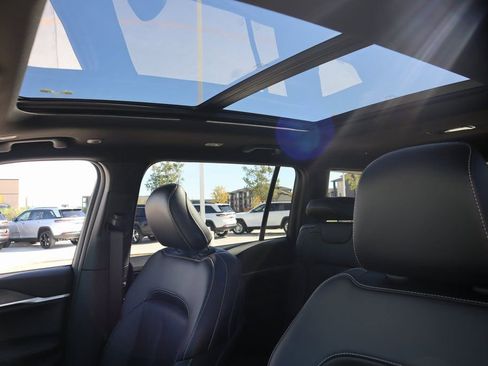 New 2025 Jeep Grand Cherokee L Limited w/ Black Appearance Package image 17