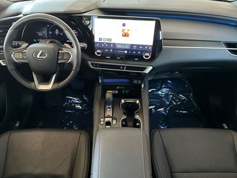 Used 2025 Lexus RX 350 w/ Convenience Package AWD/4WD image 3