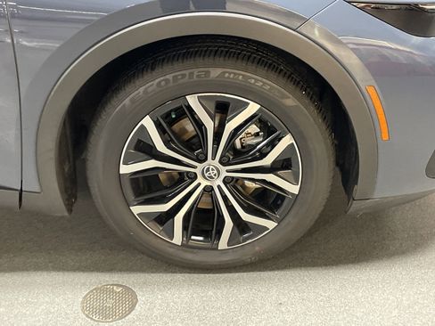 Used 2025 Toyota Crown XLE image 40