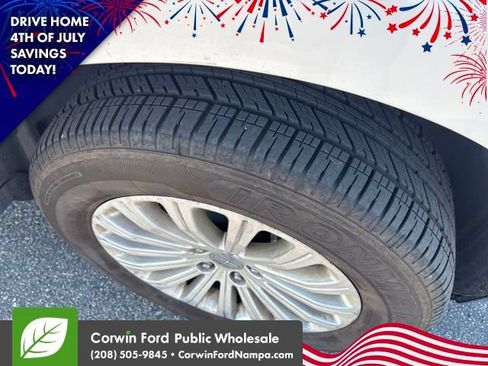 Used 2013 Lincoln MKX AWD image 16