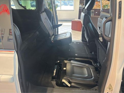 Used 2025 Chrysler Pacifica Select FWD image 31