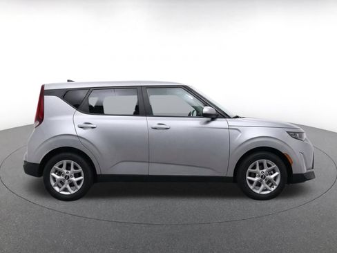 Used 2025 Kia Soul LX w/ LX Technology Package FWD image 10