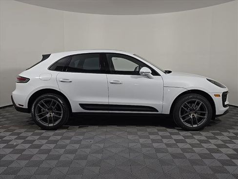 Certified 2025 Porsche Macan image 8